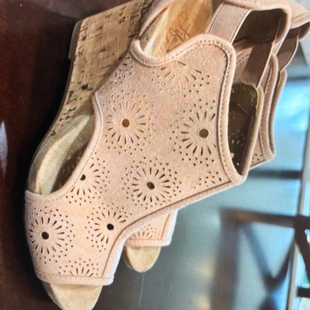 Life stride wedge sandals women’s size 6.5